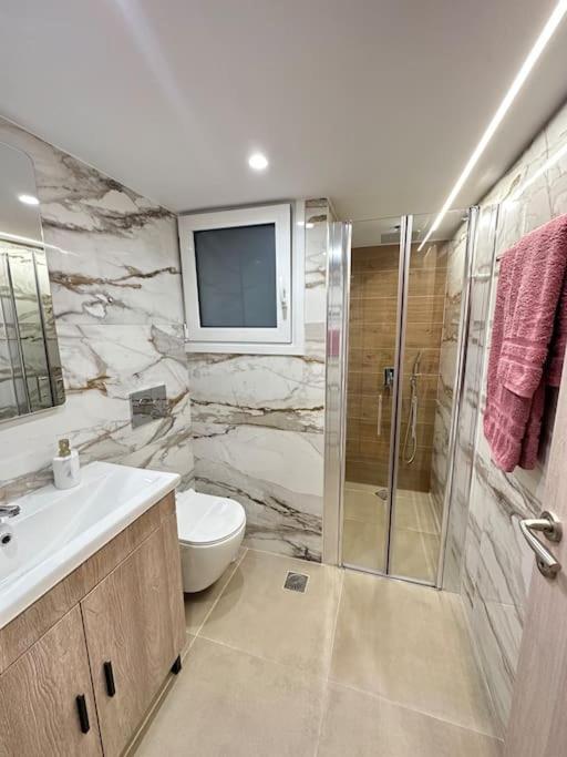 A Fully Renewed Modern Apartment Афины Экстерьер фото