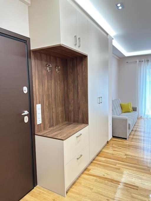A Fully Renewed Modern Apartment Афины Экстерьер фото